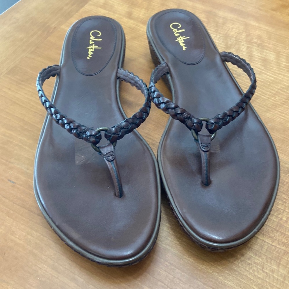 Cole Haan Nike air woven thong sandals in size 8 brown